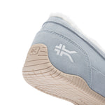Close-up of the heel and KURU logo on the LOFT 2 Women's Slipper in Blue Fog.