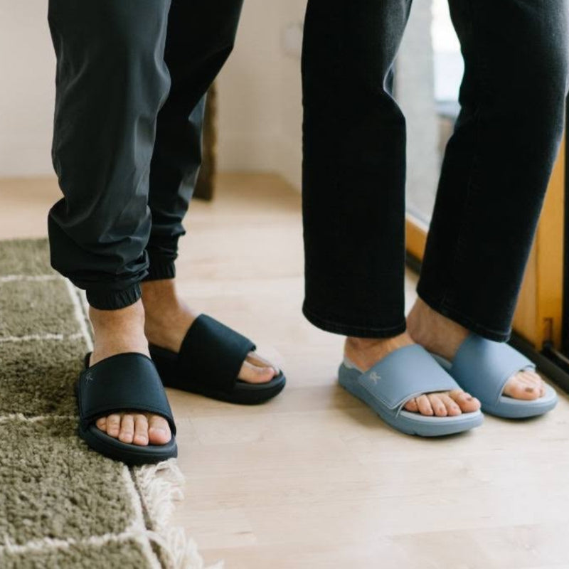 Person wearing the KURU MOMENT Men's Sandal.