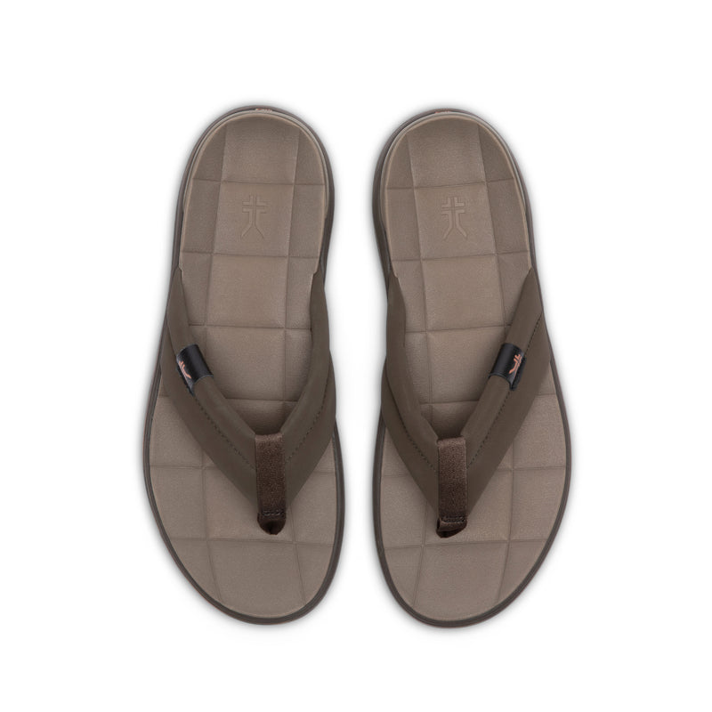 Top-down view of the KURU MOMENT Flip Men's Flip-Flop in Espresso Brown-Warmstone.