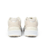Back heel view of the KURU SURGE Unisex Sneaker in Ashwood-Bright White.