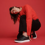Angled profile view of the KURU ROAM 2 Unisex Sneaker in Jet Black-Bright White.